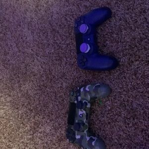 2 duel shock PlayStation 4 controllers